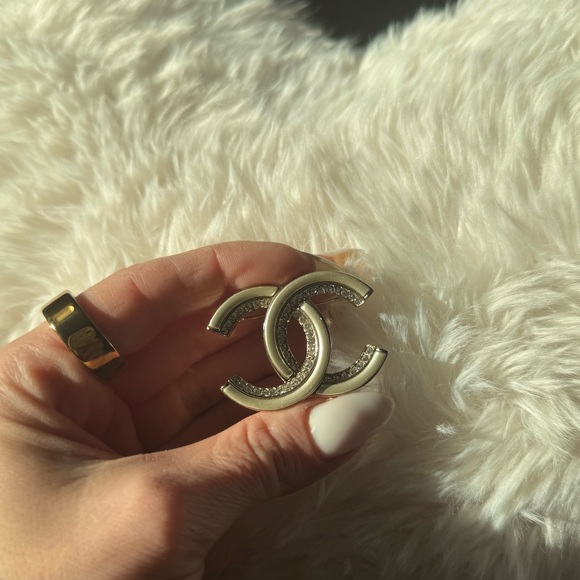 CHANEL CC Brooch / Pin – Champagne Gold with Crystals - Picture 10 of 10